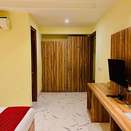 Goodluck House Near Terminal 3 Igi Airport Hotel New Delhi Exterior photo